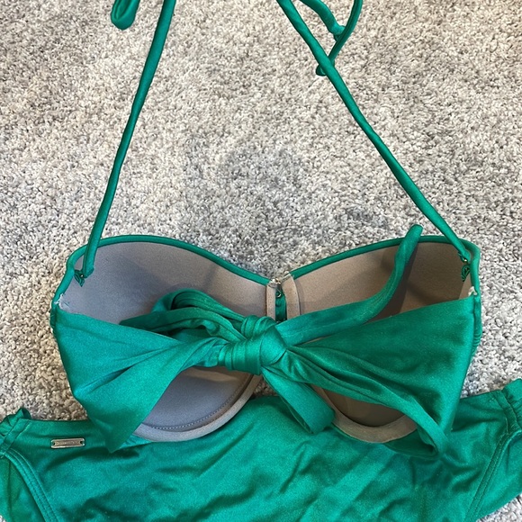 Padded emerald green swimsuit - Picture 4 of 5